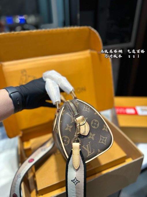 LV Speedy20 pillowcase - Image 7