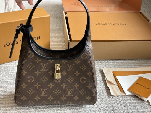 The new LV ladies' The Drop underarm bag
