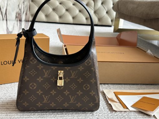 The new LV ladies' The Drop underarm bag - Image 6