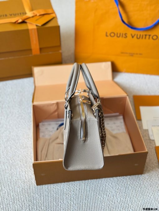 LV Onthego East West - Image 7