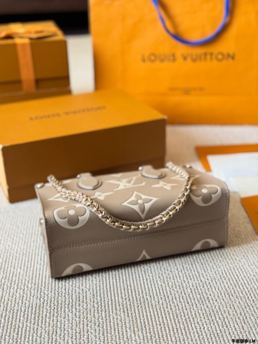 LV Onthego East West - Image 9