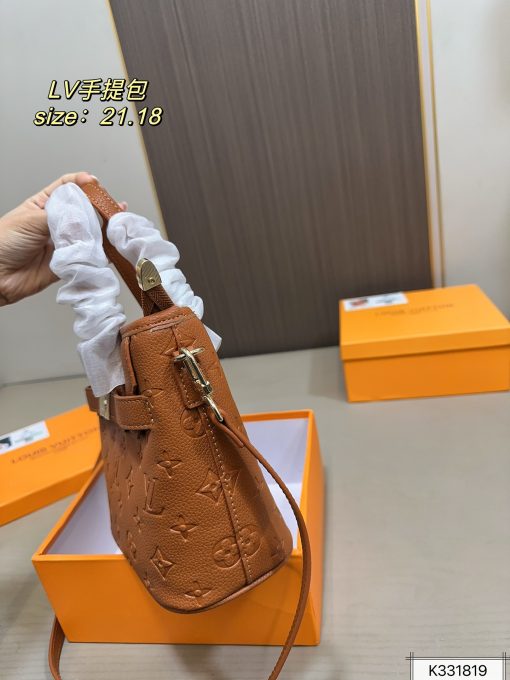 Lv handbag - Image 4