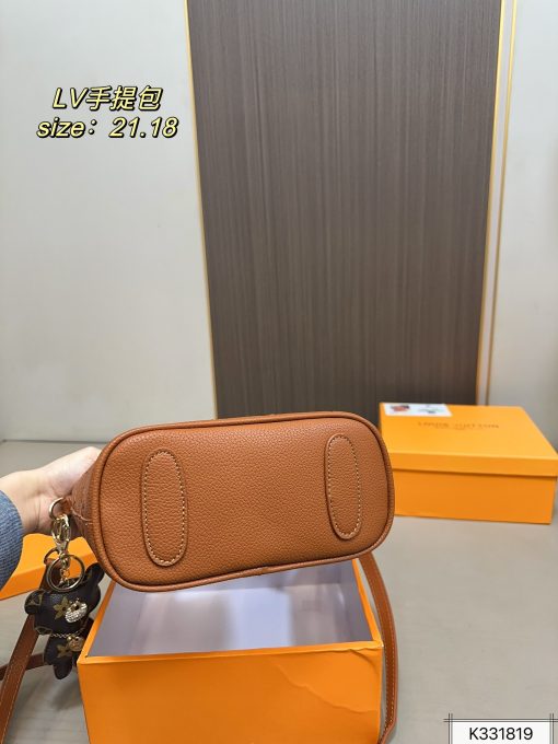 Lv handbag - Image 5