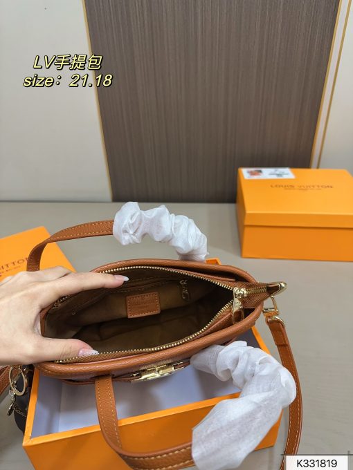 Lv handbag - Image 10