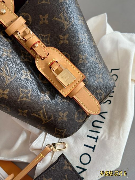 LV bucket bag - Image 10