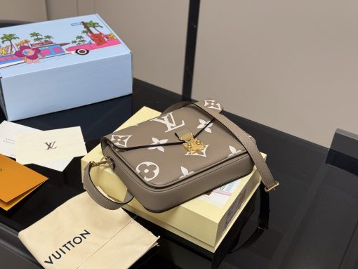 Lv cowhide messenger bag - Image 6