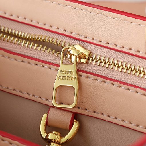 LV wrist cover crossbody bag - Image 6