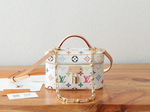 LV engraved pattern padlock