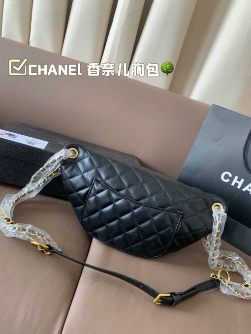 CHANEl breast bag - Image 5