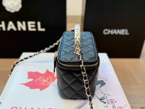 Chanel handle cosmetic case - Image 3