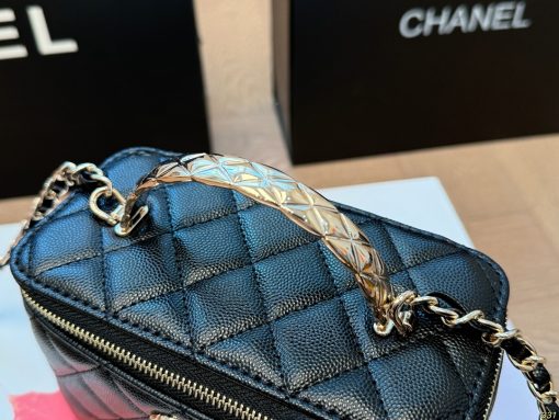 Chanel handle cosmetic case - Image 4