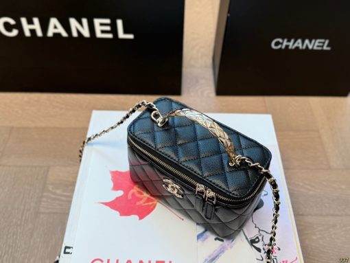 Chanel handle cosmetic case - Image 5