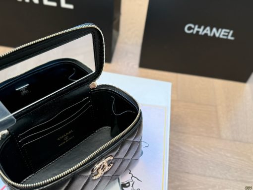 Chanel handle cosmetic case - Image 10