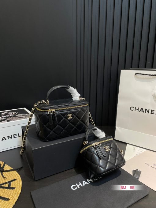 Chane handle makeup box