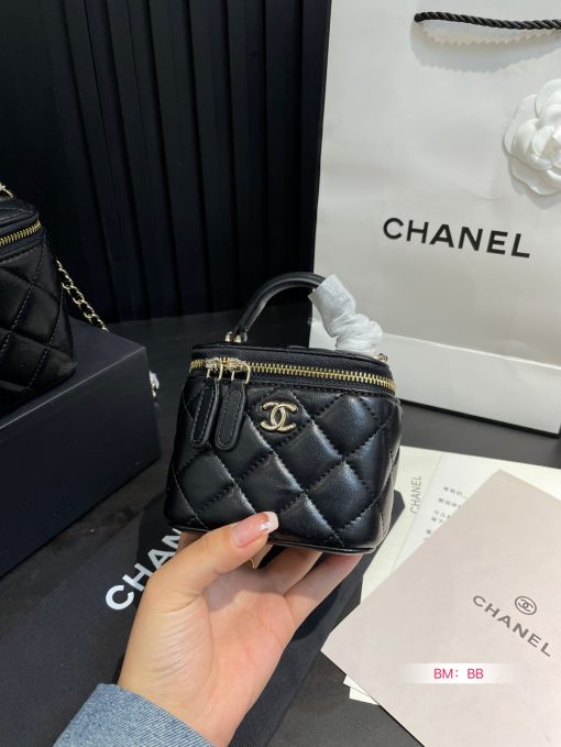Chane handle makeup box - Image 3