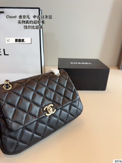 Chanel chain handbag - Image 3
