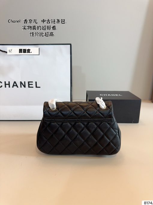 Chanel chain handbag - Image 6