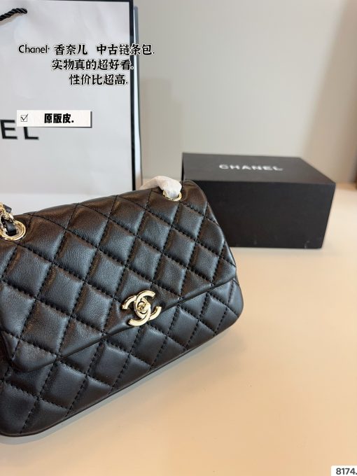 Chanel chain handbag - Image 7