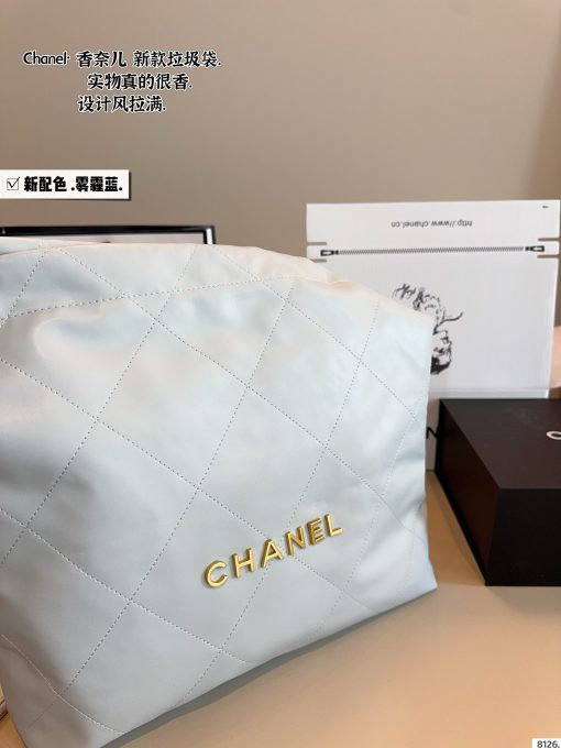 Chanel shopping bags - Image 9