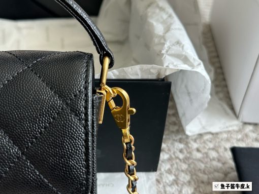 Chanel handle mouth cover bag - Image 4