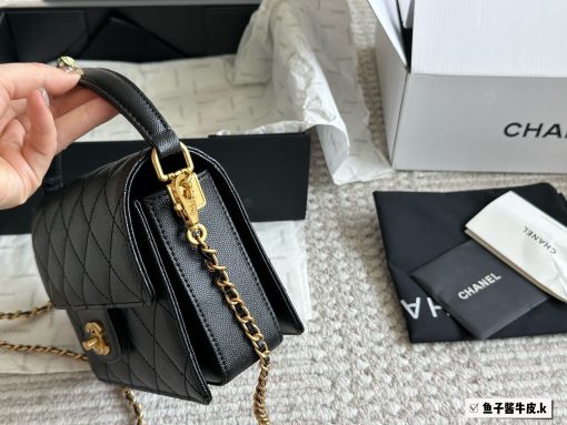 Chanel handle mouth cover bag - Image 6