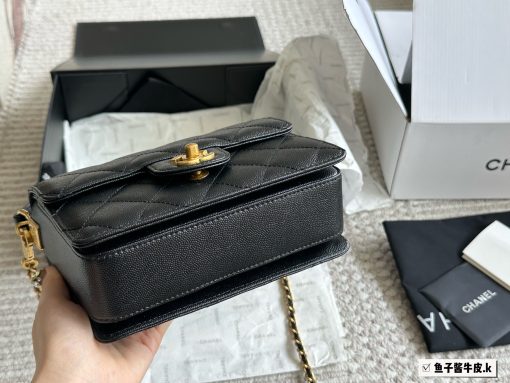 Chanel handle mouth cover bag - Image 8