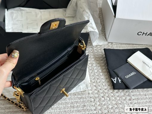 Chanel handle mouth cover bag - Image 9