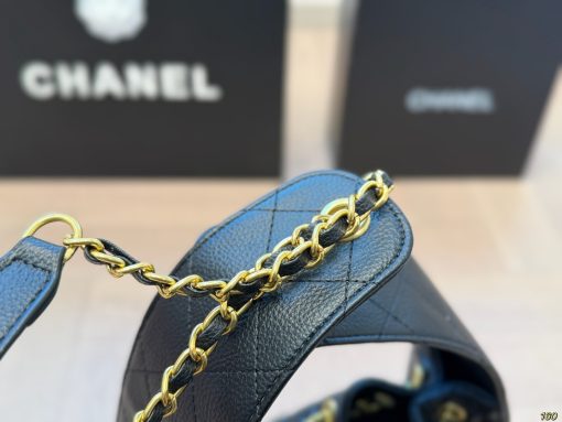 CHANEL hippie underarm bag - Image 6