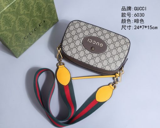Gucci Tiger-head camera bag - Image 7