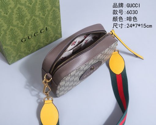 Gucci Tiger-head camera bag - Image 9