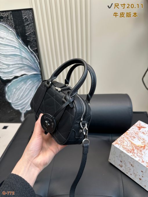 Dior Groove pillow bag - Image 3