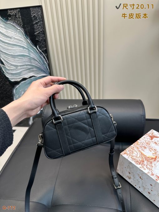 Dior Groove pillow bag - Image 5