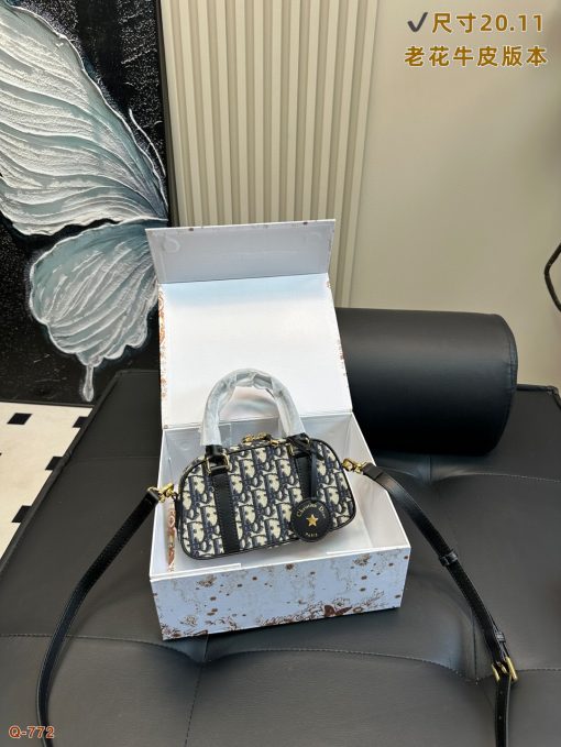 Dior Groove Boston pillow bag - Image 3