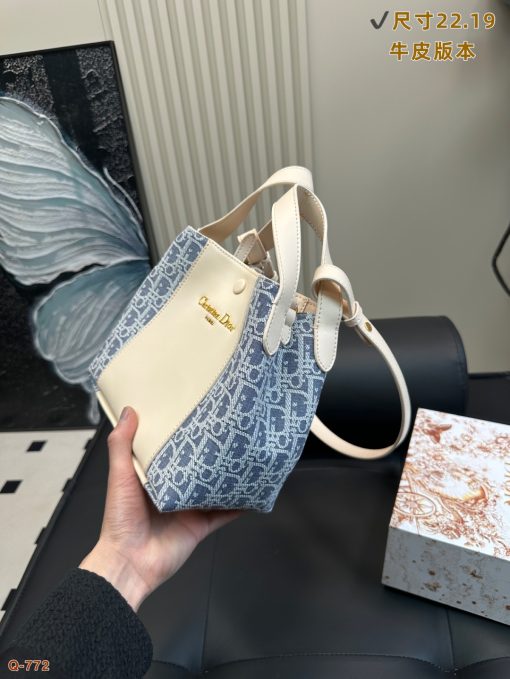 Dior Signature bucket bag - Image 4