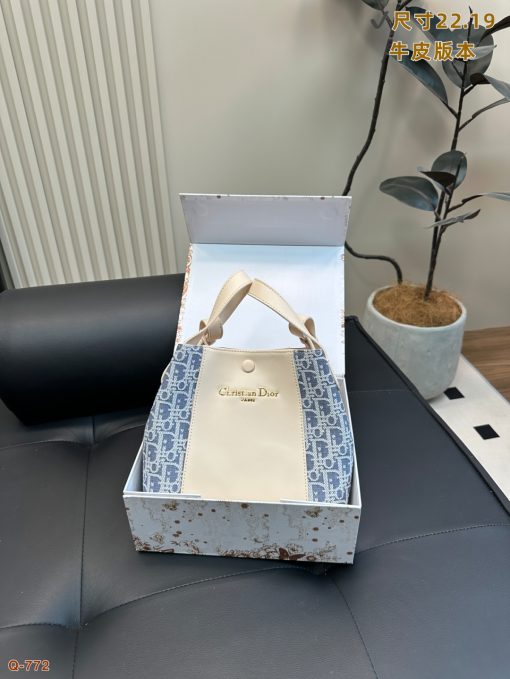 Dior Signature bucket bag - Image 9