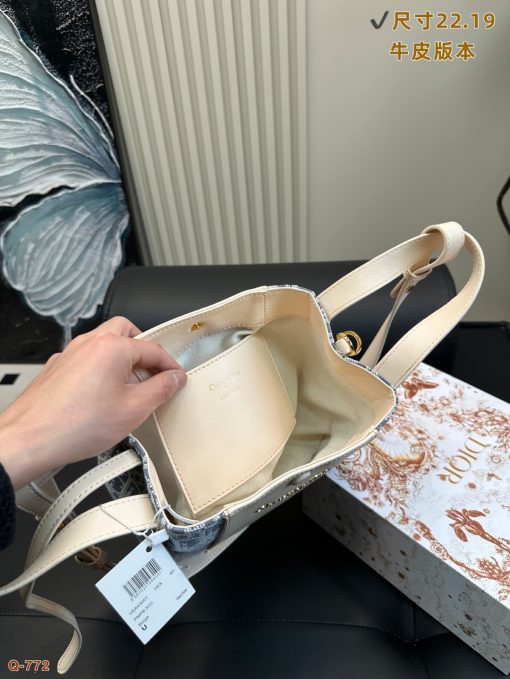 Dior Signature bucket bag - Image 10