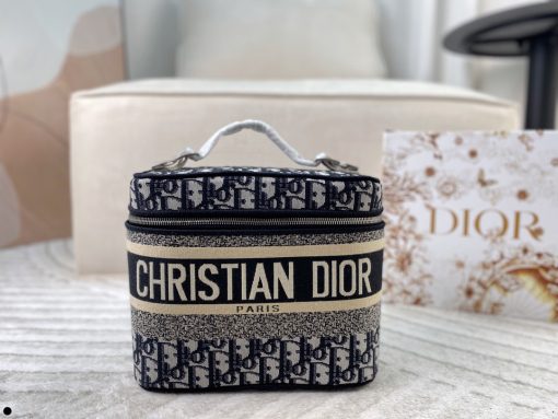 Dior travel vanity makeup bag - Image 3