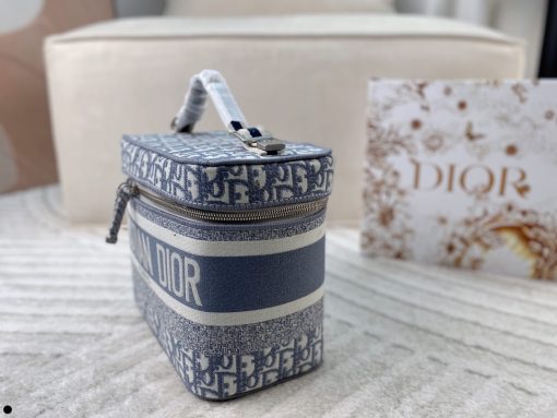 Dior travel vanity makeup bag - Image 5