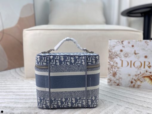 Dior travel vanity makeup bag - Image 7
