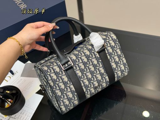 Dior pillow bag - Image 3