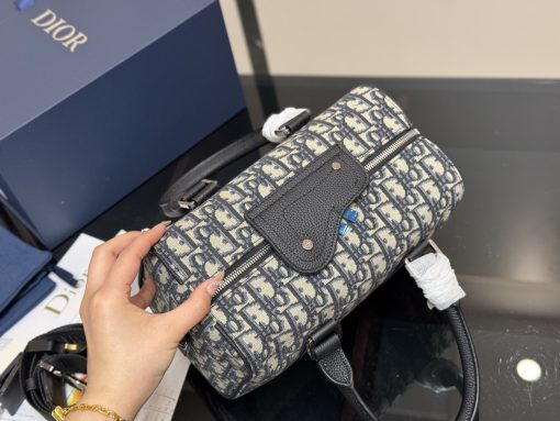 Dior pillow bag - Image 4
