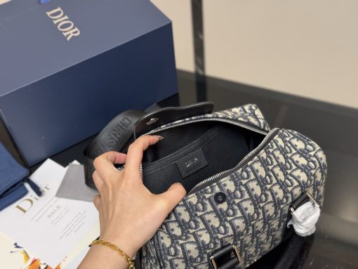Dior pillow bag - Image 5