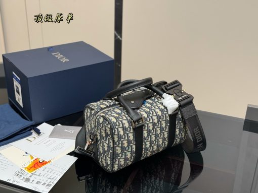 Dior pillow bag - Image 6