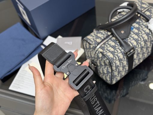 Dior pillow bag - Image 7