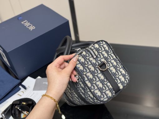 Dior pillow bag - Image 8