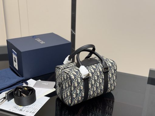 Dior pillow bag - Image 9