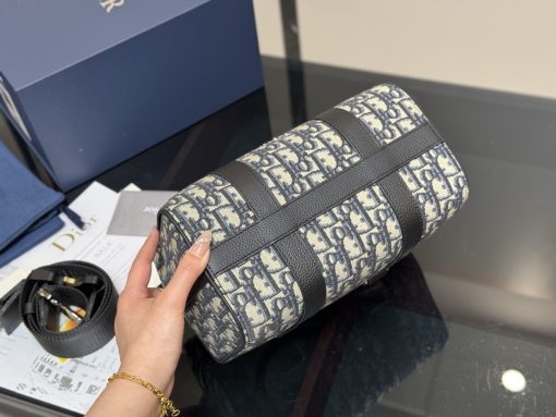 Dior pillow bag - Image 10