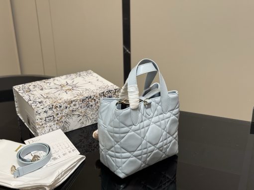 Dior Toujours shopping bag - Image 9