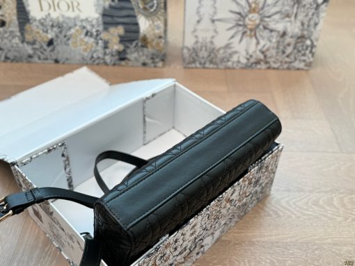 The new Dior Lady D-Joy - Image 8