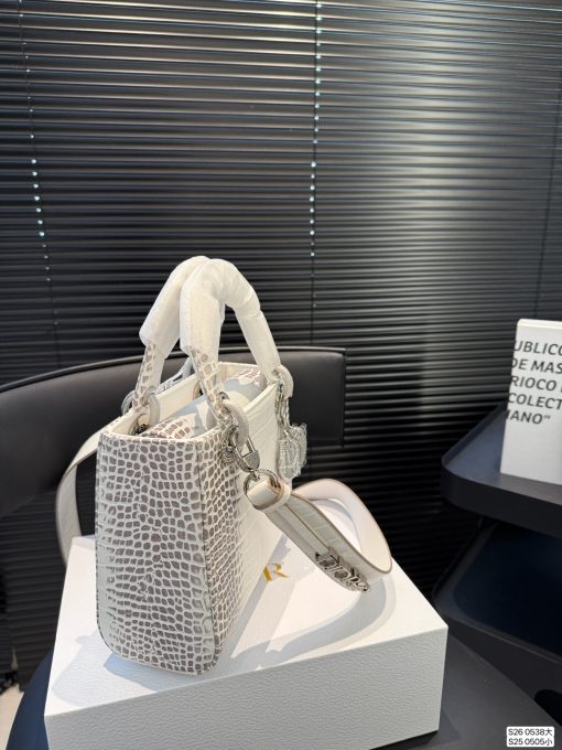DIOR diamond-encrusted shoulder bag - Image 5